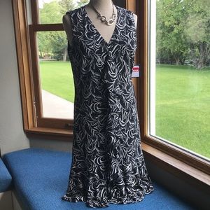 Just Taylor lined black & cream dress.  10